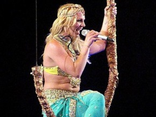 Фигура Бритни живет своей жизнью