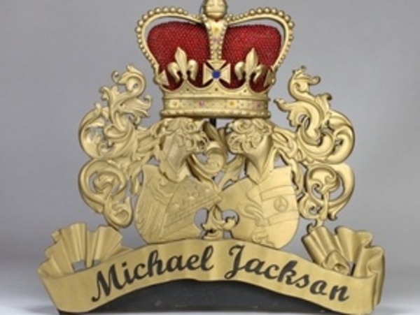 Суд разрешил аукцион вещей Джексона