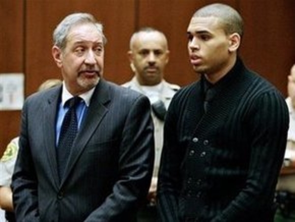 Крис Браун не признает вины