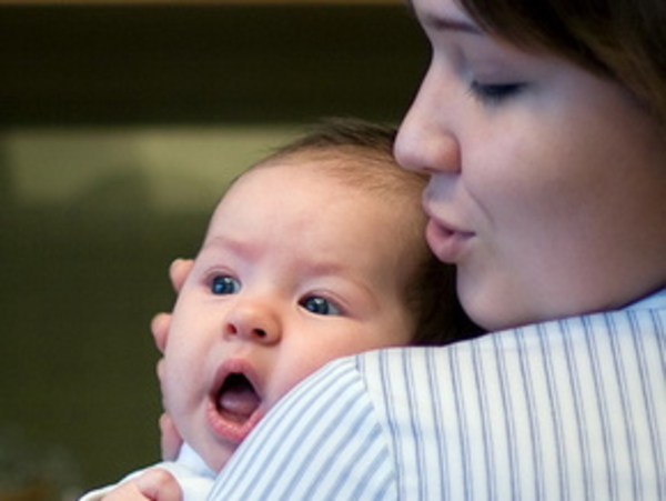 "Обласканные" дети развиваются быстрее