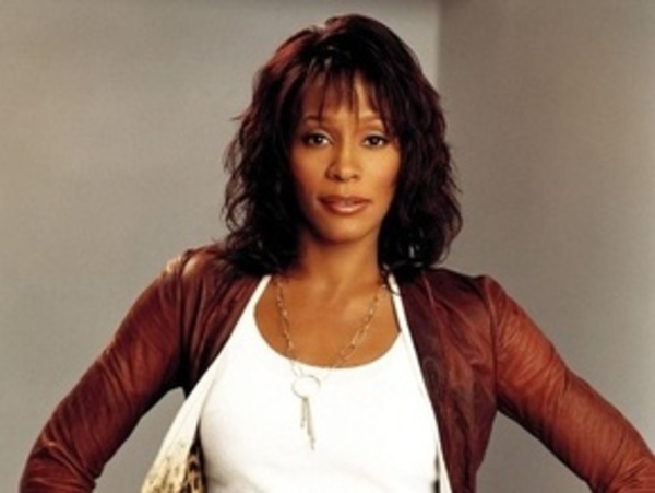 Уитни Хьюстон подала иск к мачехе