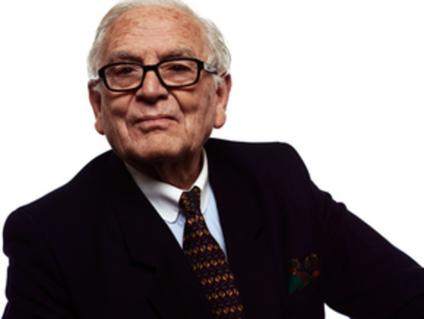 Pierre Cardin продается