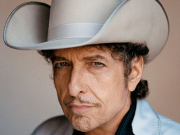 Боб Дилан возглавил британский хит-парад