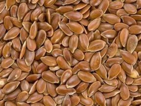 Семя и масло льна на твоем столе.