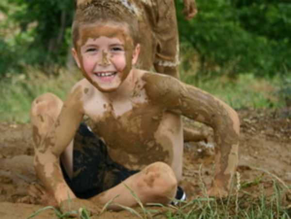 Дети знают: немного грязи не помешает