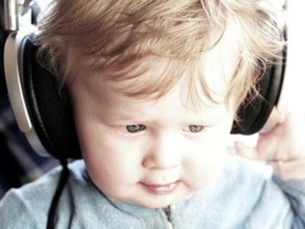 Современные плееры губят уши ребенка