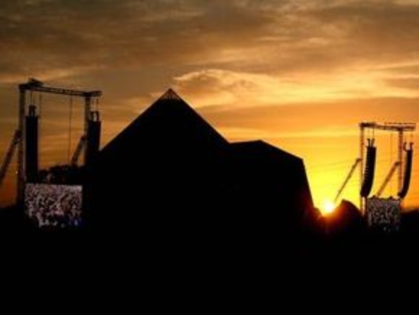 Status Quo и Том Джонс приедут на Гластонбери