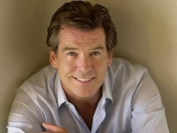 Пирс Броснан спас людей. По-настоящему!