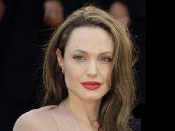 Джоли была госпитализирована