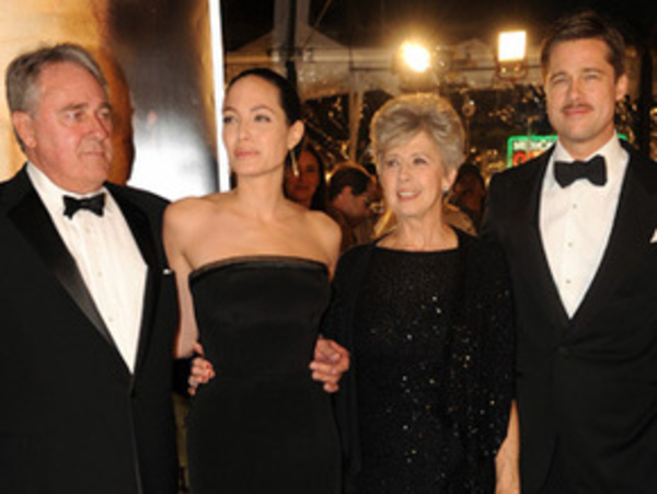 Мама Питта хочет, чтобы сынок вернулся к Анистон