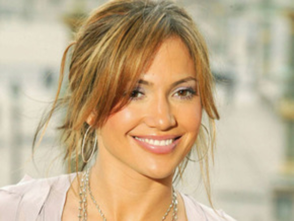 ДжейЛо остановила выпуск одежды