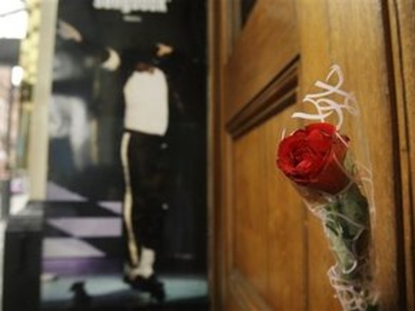 Мадонна горюет по Майклу