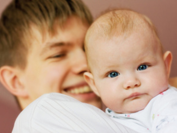 Отцовская депрессия влияет на плаксивость ребенка