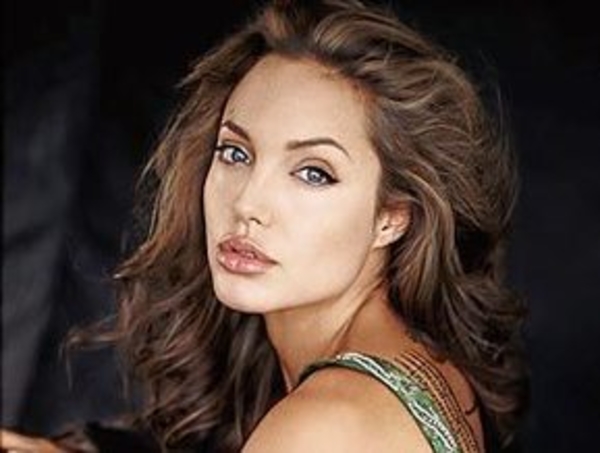 Джоли и Бекхэм работают вместе