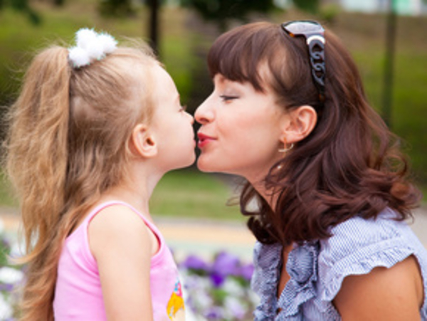 Что делать, если ребенок боится расставаться с родителями