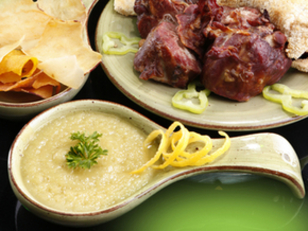 Соусы разные - белые, красные...