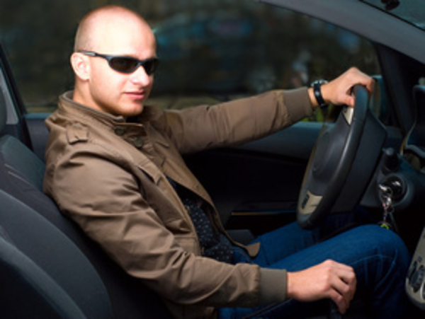 Мужчина и его автомобиль