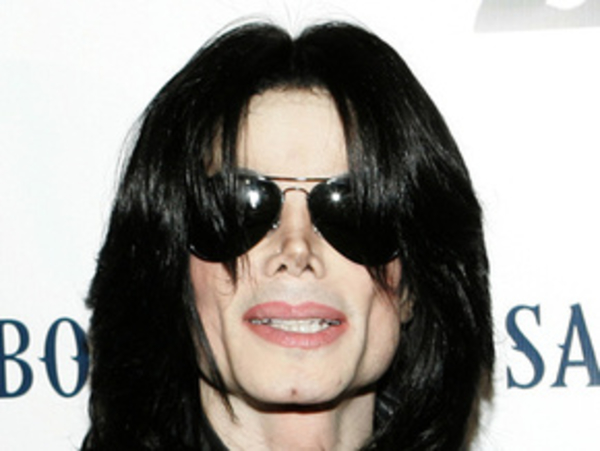 Причиной смерти Майкла Джексона стала передозировка анестетиком