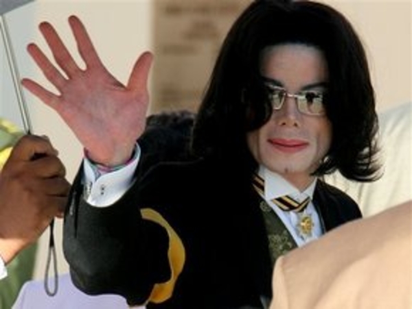 Майкла Джексона похоронили в мавзолее