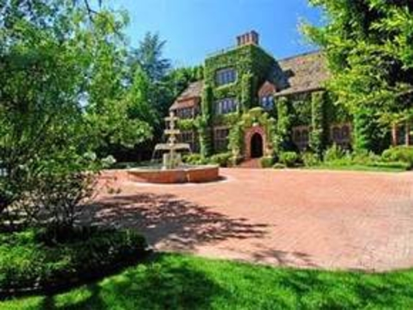 Николас Кейдж выставил дом в Лос-Анджелесе на аукцион