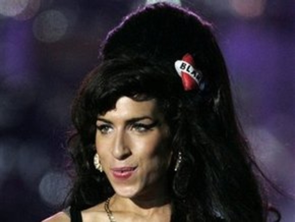 Эми Уайнхаус дала незапланированный концерт в кафе