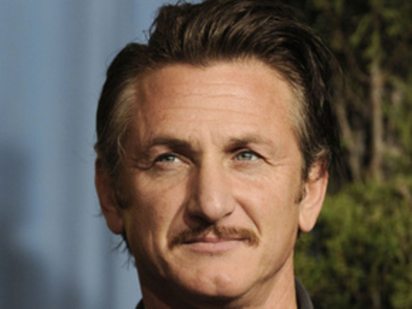 Шона Пенна обвинили в избиении и угрозах