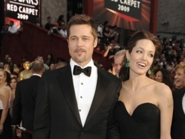 Питт и Джоли хотят еще двоих детей