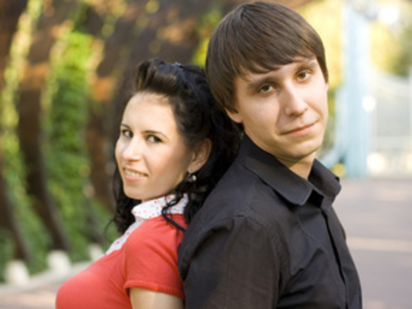 Мужчины выбирают женщин в красном