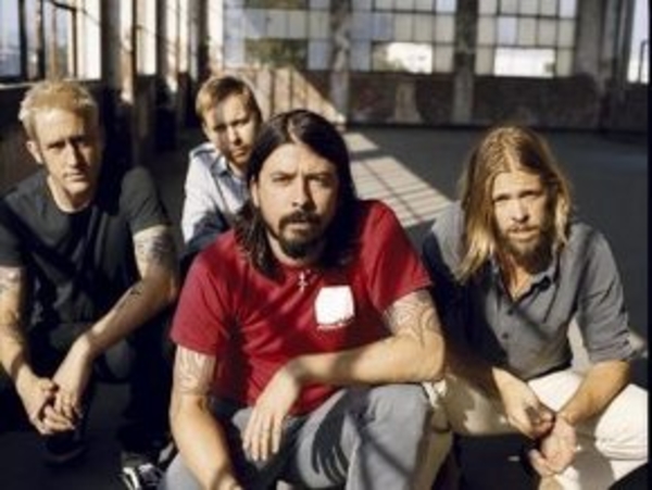 Foo Fighters устроят концерт через Facebook