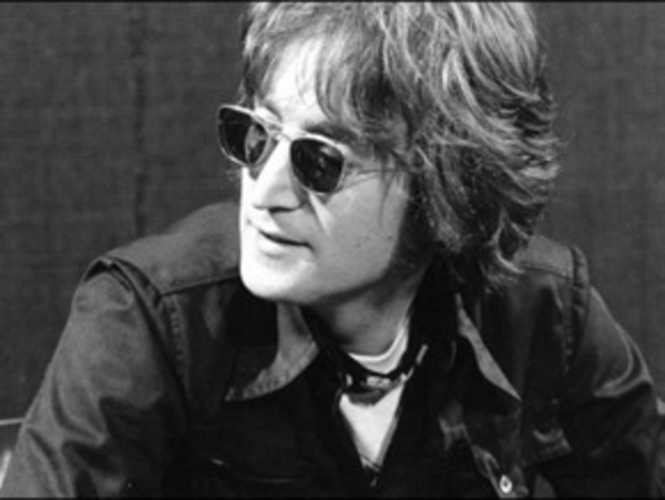 С Аллеи славы Голливуда исчезла звезда Джона Леннона