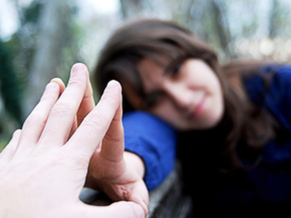 Наличие сестры делает женщин счастливыми