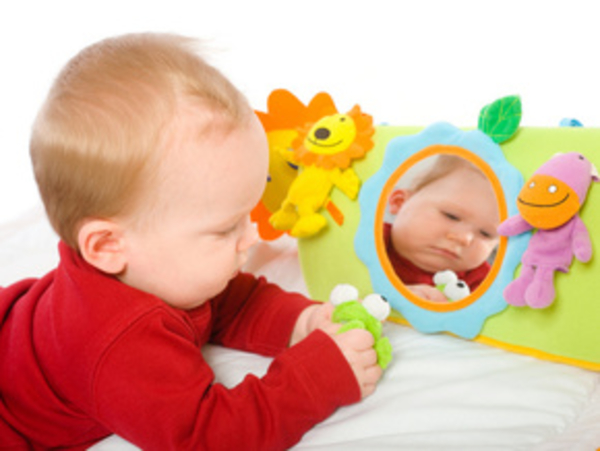 Игрушки ребенка с рождения до двух лет