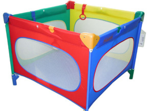 Манеж и малыш