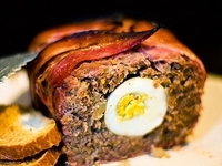 Мясной рулет с яйцом