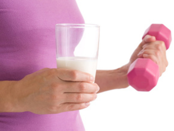 Что лучше: спортивные напитки или вода?