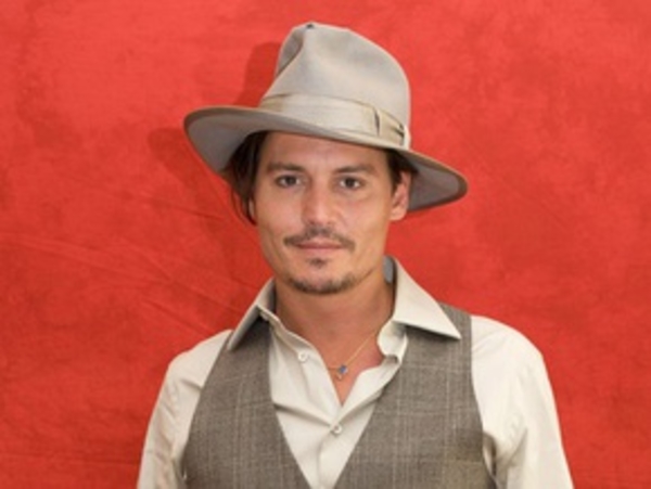 Джонни Деппу поставили памятник