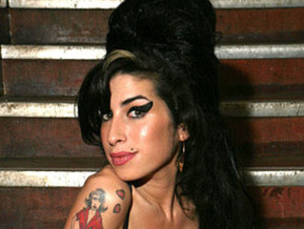 Скандалистка Эми Уайнхаус снова предстала перед судом