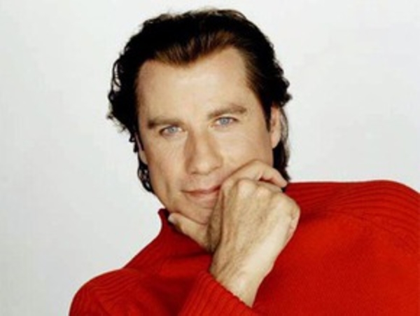 Траволта привез на Гаити гуманитарную помощь на собственном самолете