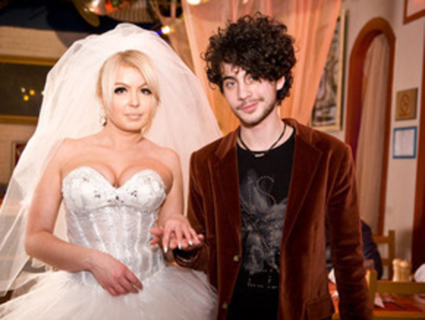 Женя Толочный появился на публике с невестой