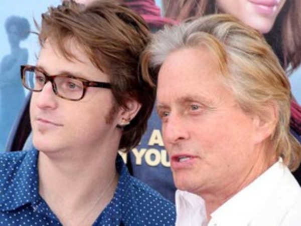 Дуглас сознался в наркоторговле