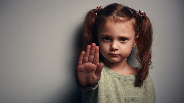 Психолог рассказал, почему детей нельзя бить по рукам