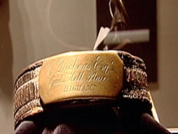 На аукционе продан ошейник собаки Диккенса