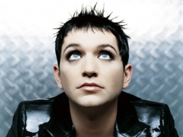 Солист Placebo напал на журналистку