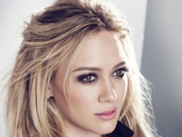 Хилари Дафф похвасталась обручальным кольцом за миллион