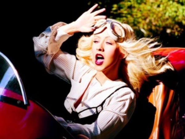 Кристина Агилера занялась производством авто