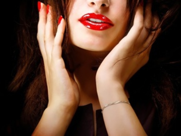 О чем говорят женcкие губы...