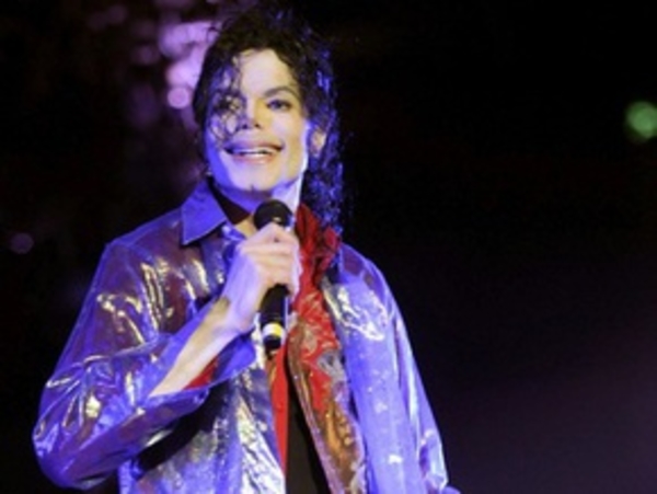 В доме Майкла Джексона нашли более 30 тюбиков отбеливателя кожи