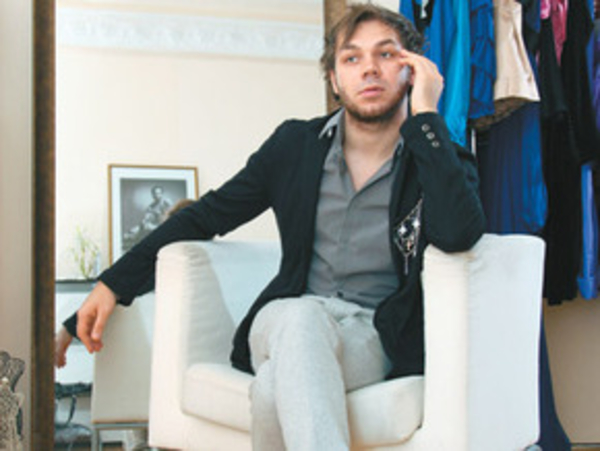 Андре Тан переквалифицировался: из дизайнера в кондуктора трамвая!