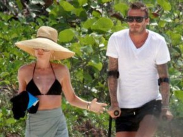 Бэкхемы на Карибах: Дэвид лечит ногу, а Виктория отъедается на местных деликатесах