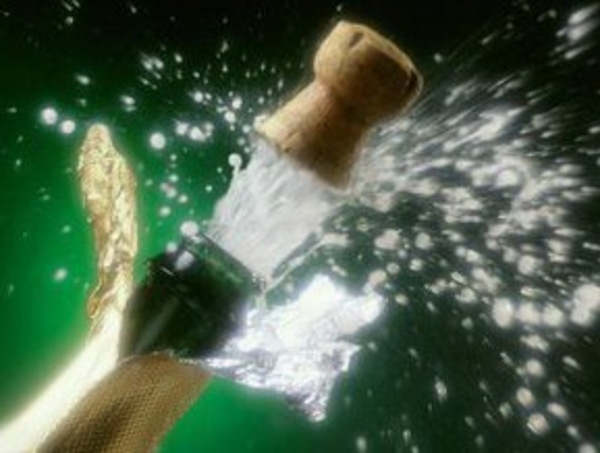 Как откупорить бутылку шампанского